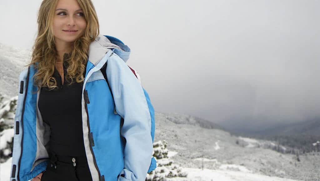 women travel in snow